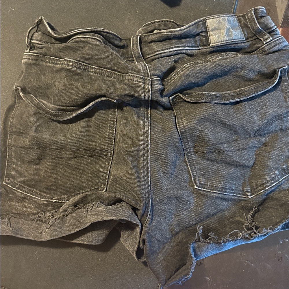 AE BLACK MOM SHORTS SIZE 8 high rise